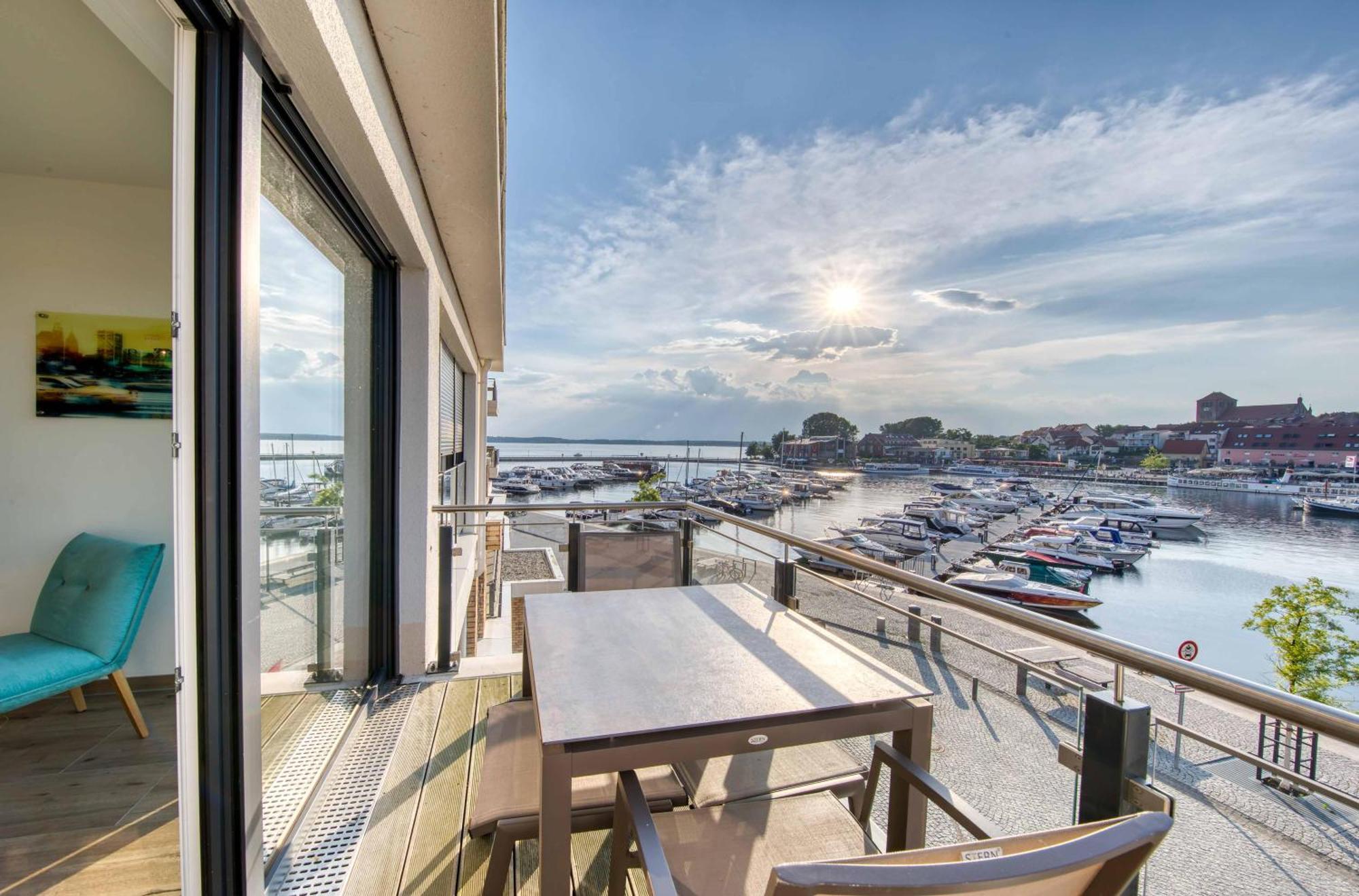Mueritz Utkiek - Apartment Mit Seeblick & Balkon In Der Hafenresidenz Waren  Esterno foto